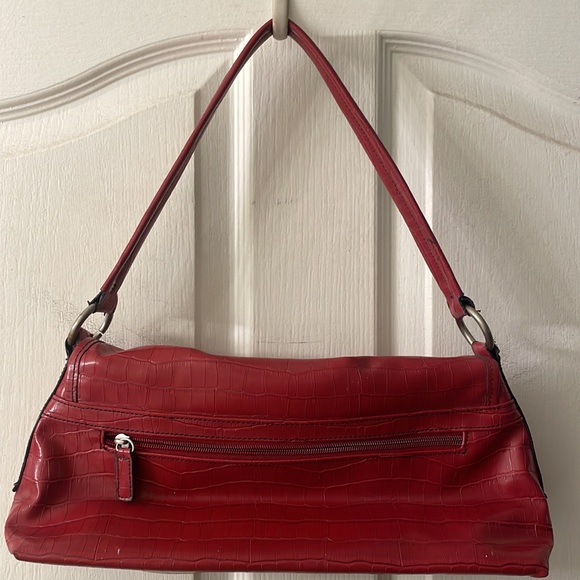 Red Moc Croc Shoulder bag with turn lock pocket enclosures - Picture 6 of 14